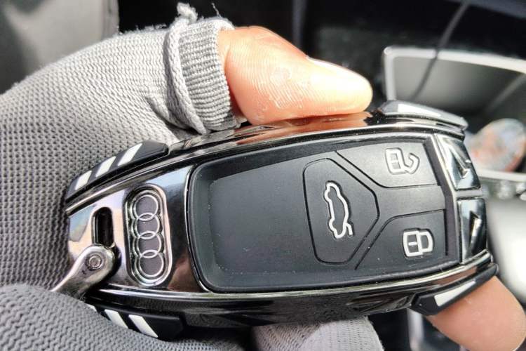 Used Audi Q5L 2022 40T Fashionable and Dynamic Model Vehicle Key
