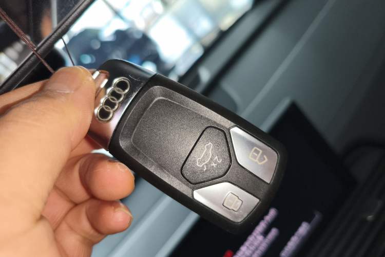 Used Audi Q5L 2022 40T Fashionable and Dynamic Model Vehicle Key