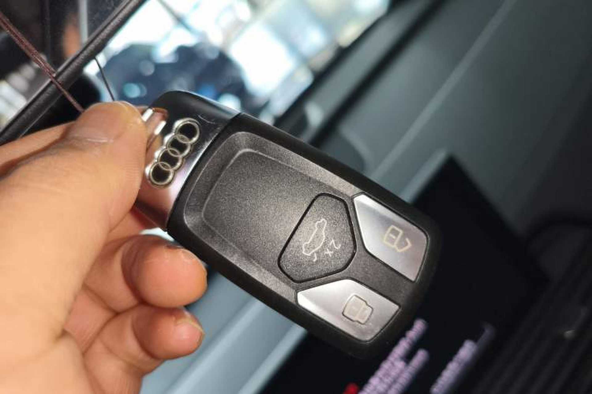 Used Audi Q5L 2022 40T Fashionable and Dynamic Model Vehicle Key