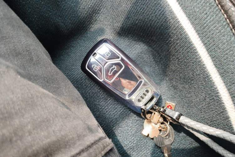 Used Audi Q5L 2022 40T Fashionable and Dynamic Model Vehicle Key