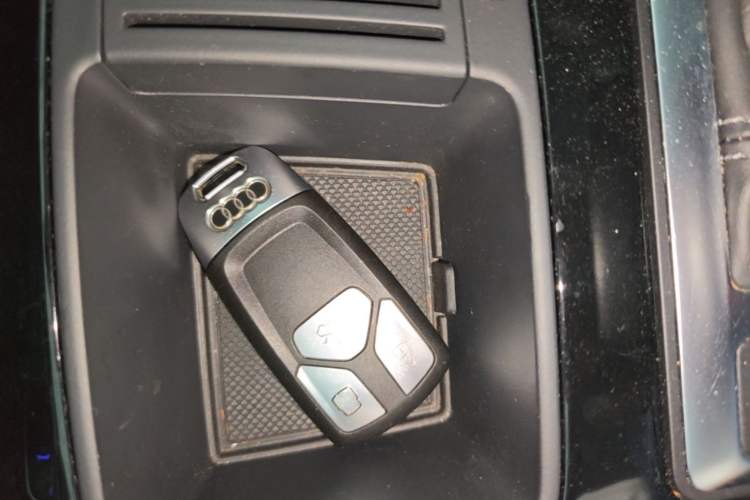 Used Audi Q5L 2022 40T Fashionable and Dynamic Model Vehicle Key