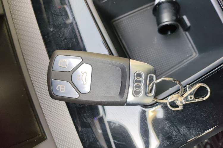 Used Audi Q5L 2022 40T Fashionable and Dynamic Model Vehicle Key