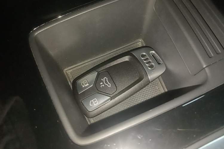 Used Audi Q5L 2022 40T Luxury Dynamic Model Vehicle Key