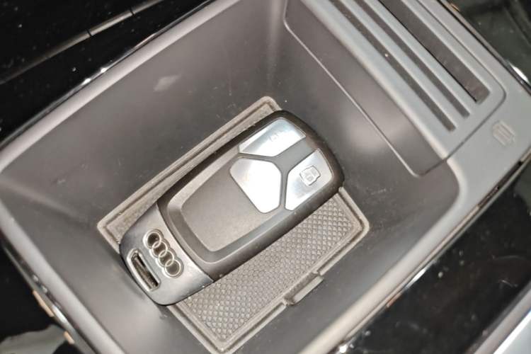 Used Audi Q5L 2022 Updated 40T Luxury Dynamic Edition Vehicle Key