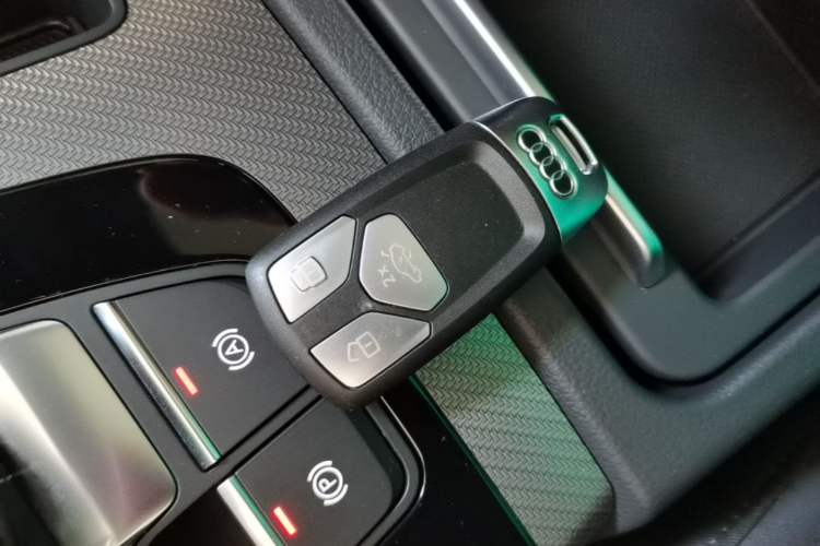 Used Audi Q5L 2022 Updated 45T Luxury Dynamic Version Vehicle Key