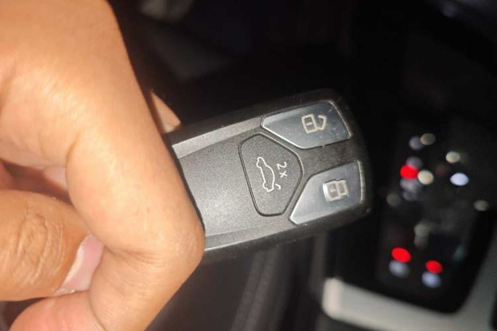 Used Audi Q5L 2022 40T Fashionable and Dynamic Model Vehicle Key