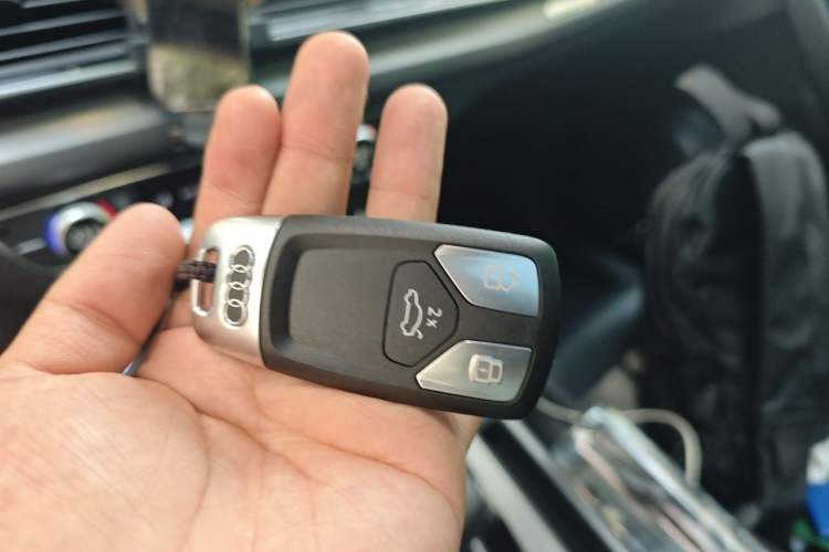 Used Audi Q5L 2022 40T Fashionable and Dynamic Model Vehicle Key