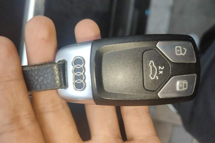 Used Audi Q5L 2022 40T Fashionable and Dynamic Model Vehicle Key