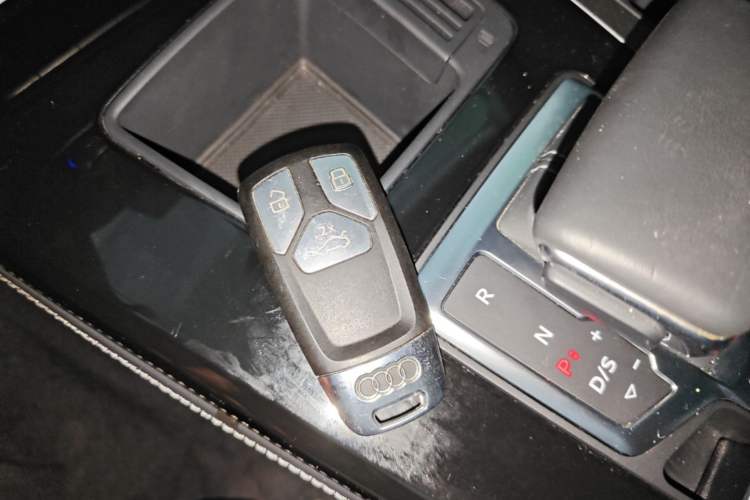 Used Audi Q5L 2022 40T Luxury Dynamic Model Vehicle Key