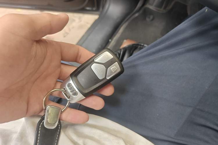 Used Audi Q5L 2022 40T Luxury Dynamic Model Vehicle Key
