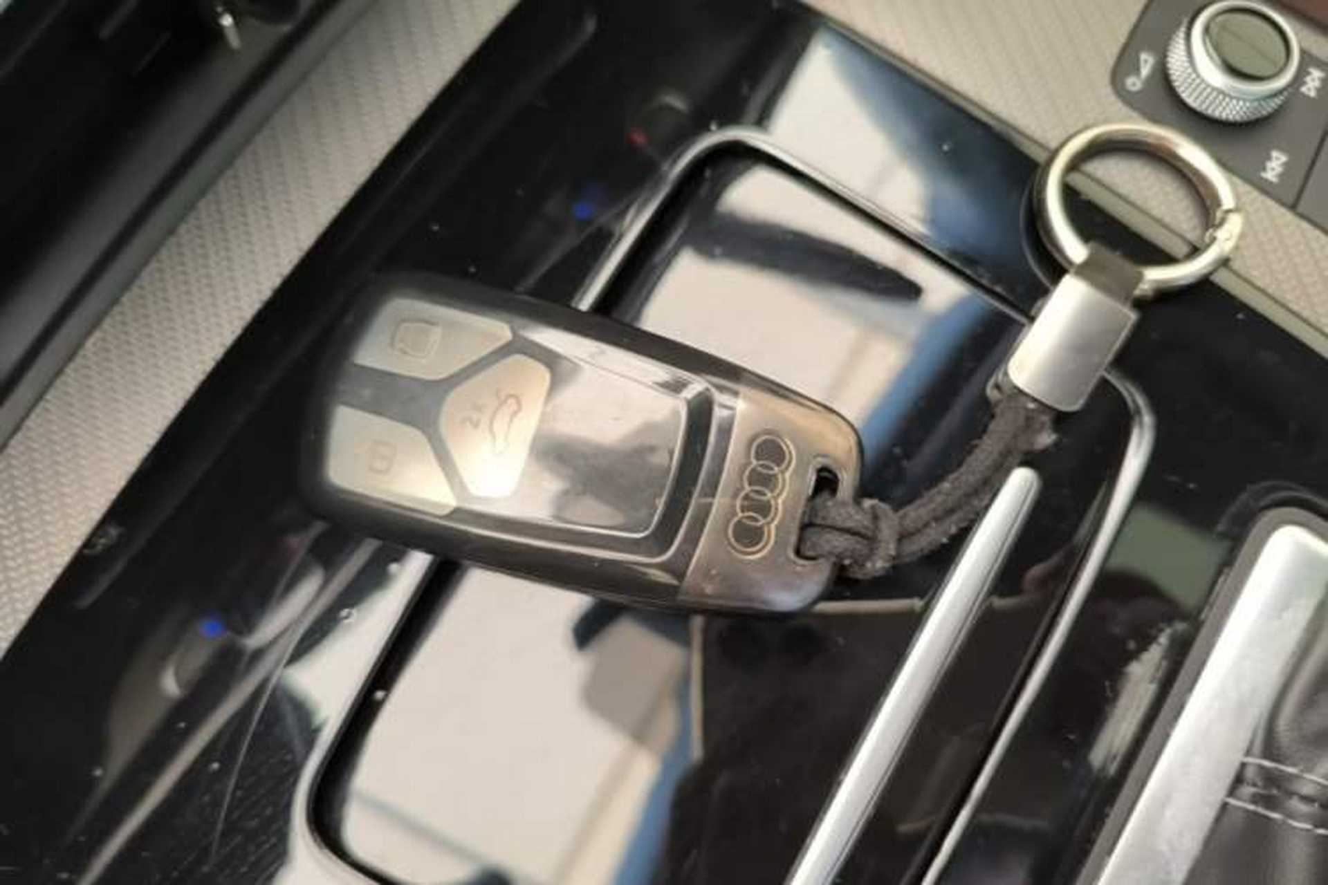 Used Audi Q5L 2022 Updated 45T Luxury Dynamic Version Vehicle Key