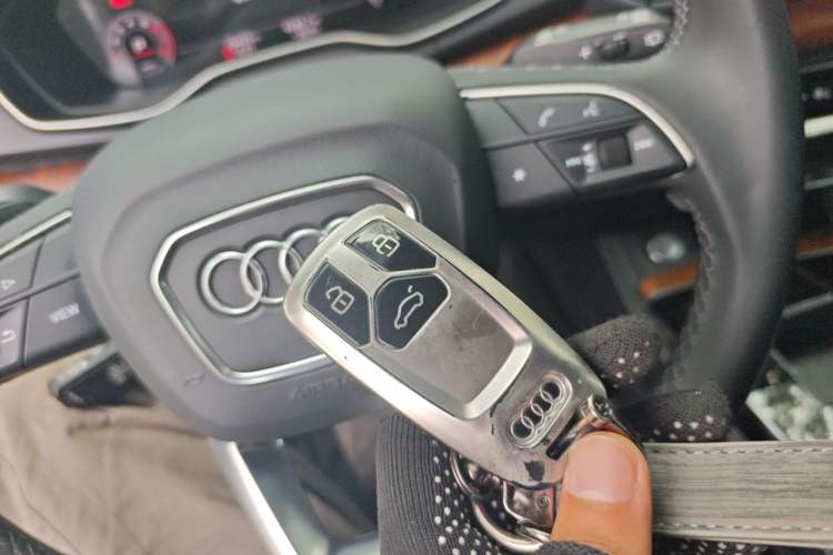 Used Audi Q5L 2022 Updated 40T Luxury Dynamic Edition Vehicle Key