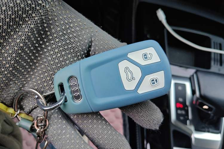 Used Audi Q5L 2022 40T Fashionable and Dynamic Model Vehicle Key