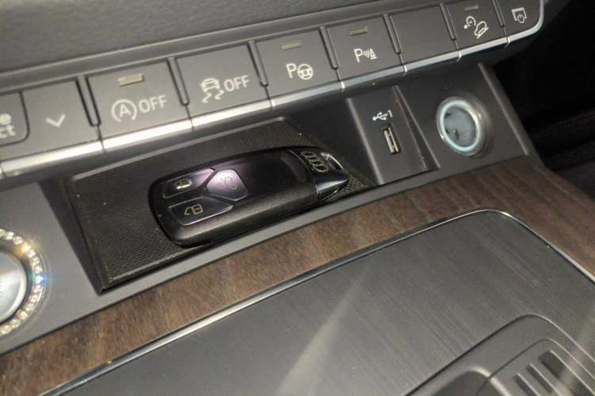 Used Audi Q5L 2022 40T Luxury Elegant Model Vehicle Key