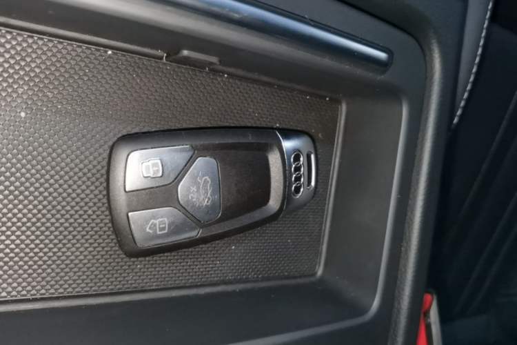 Used Audi Q5L 2022 Updated 45T Luxury Dynamic Version Vehicle Key