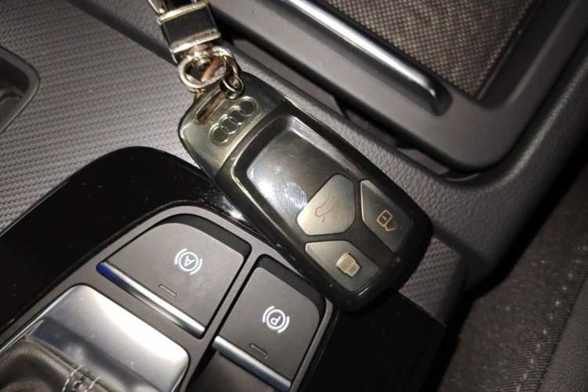 Used Audi Q5L 2022 Updated 40T Luxury Dynamic Edition Vehicle Key