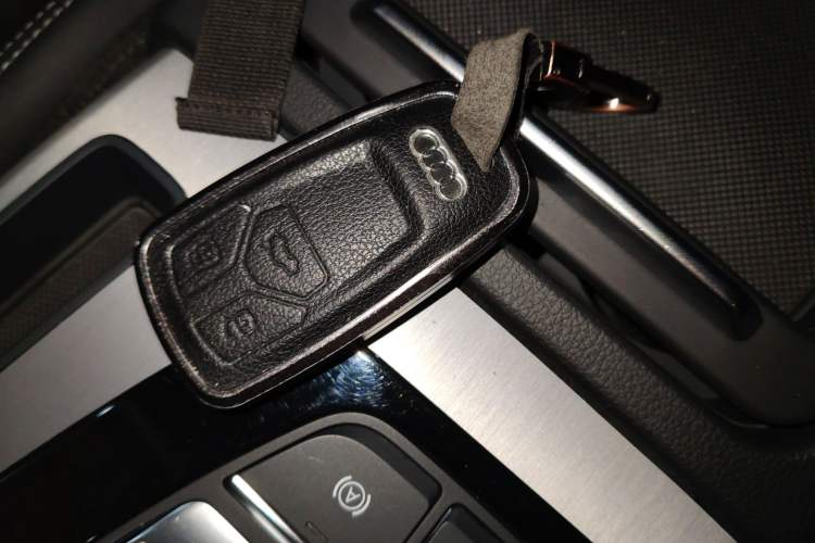 Used Audi Q5L 2022 40T Fashionable and Dynamic Model Vehicle Key