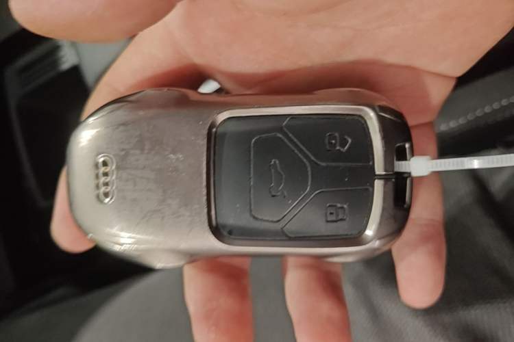 Used Audi Q5L 2022 40T Luxury Dynamic Model Vehicle Key