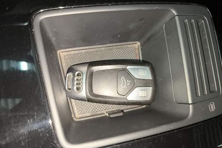 Used Audi Q5L 2022 40T Fashionable and Dynamic Model Vehicle Key
