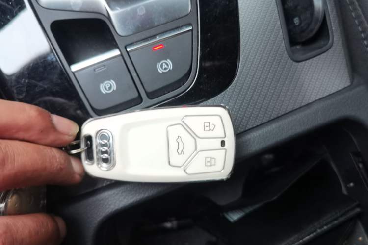 Used Audi Q5L 2022 Updated 40T Luxury Dynamic Edition Vehicle Key