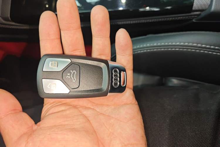 Used Audi Q5L 2022 Updated 40T Luxury Dynamic Edition Vehicle Key