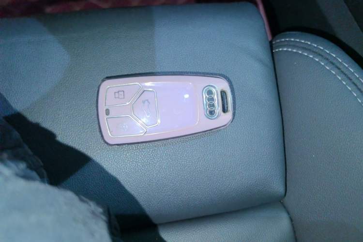 Used Audi Q5L 2022 40T Fashionable and Dynamic Model Vehicle Key