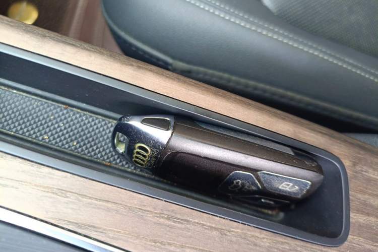Used Audi Q5L 2022 40T Luxury Elegant Model Vehicle Key