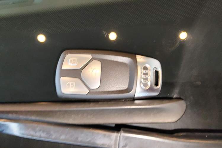 Used Audi Q5L 2022 Updated 45T Luxury Dynamic Version Vehicle Key