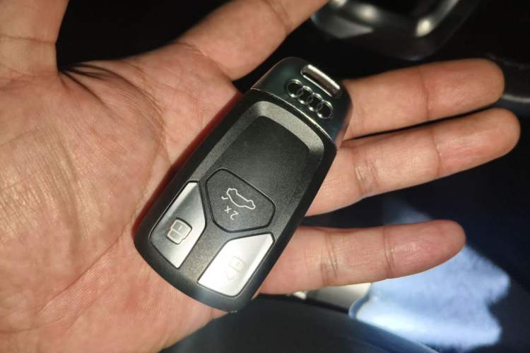 Used Audi Q5L 2022 40T Fashionable and Dynamic Model Vehicle Key