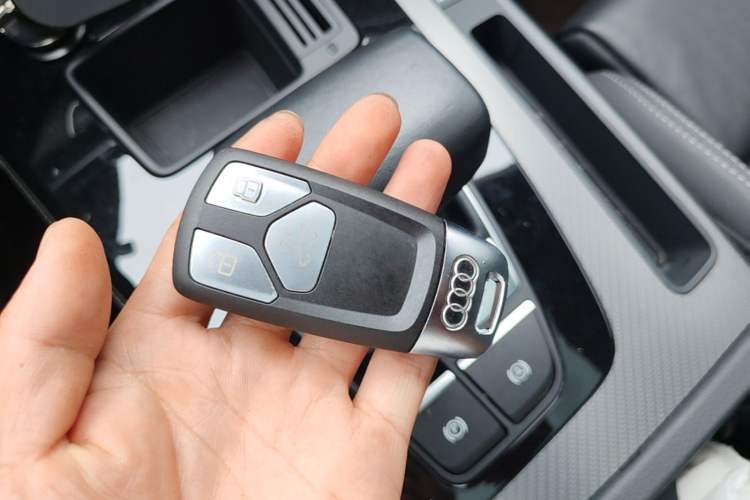 Used Audi Q5L 2022 Updated 40T Luxury Dynamic Edition Vehicle Key