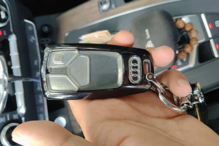 Used Audi Q5L 2022 40T Luxury Elegant Model Vehicle Key