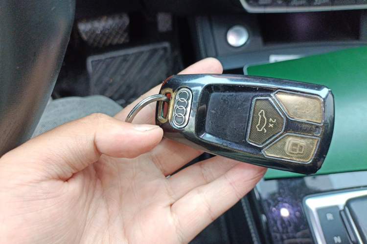 Used Audi Q5L 2022 40T Fashionable and Dynamic Model Vehicle Key