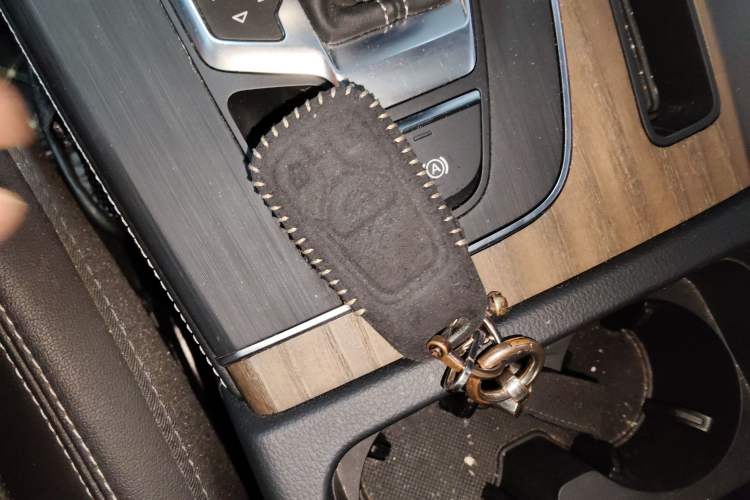 Used Audi Q5L 2022 Updated Version 40T Luxury Elegant Edition Vehicle Key