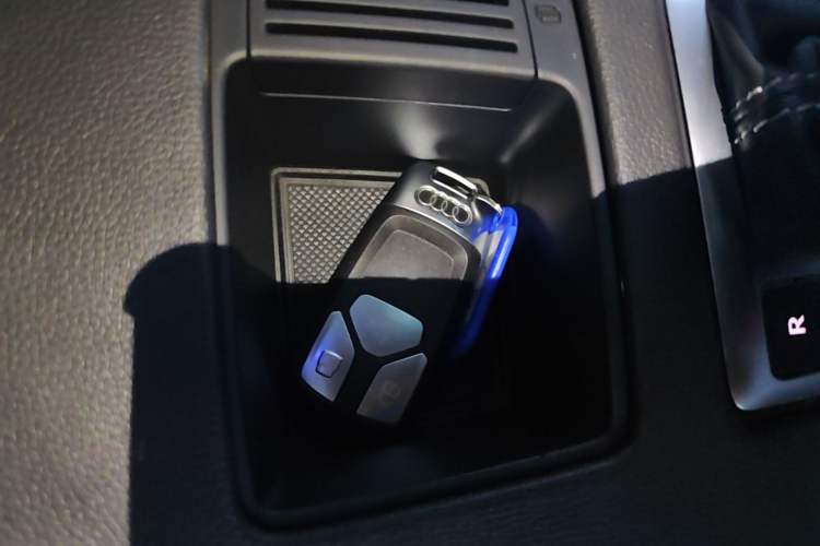 Used Audi Q5L 2022 40T Fashionable and Dynamic Model Vehicle Key