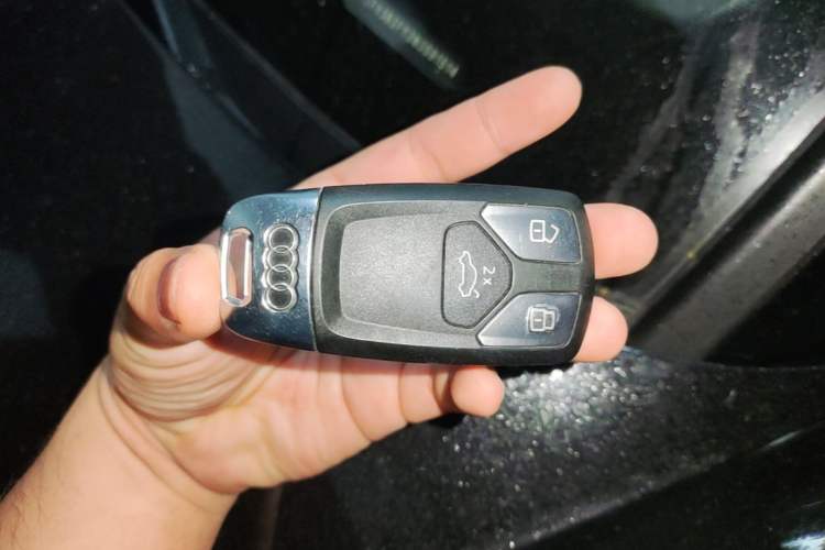 Used Audi Q5L 2022 40T Fashionable and Dynamic Model Vehicle Key