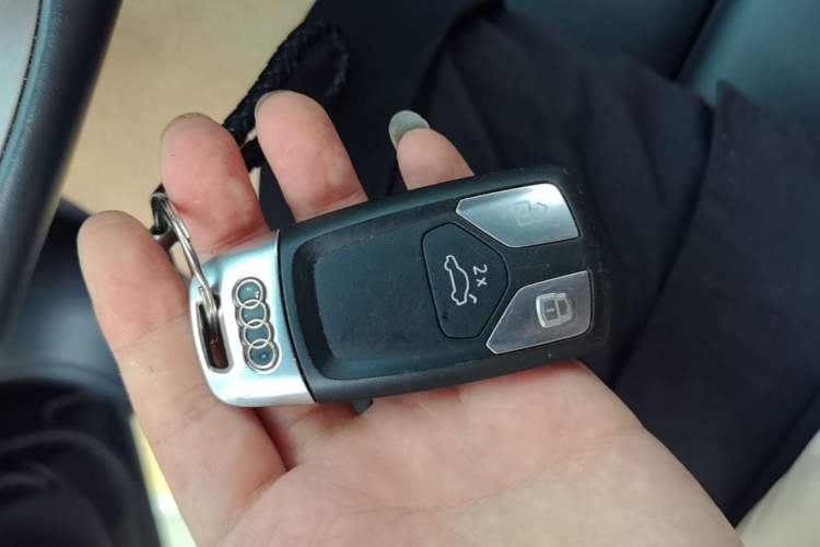 Used Audi Q5L 2022 40T Luxury Dynamic Model Vehicle Key