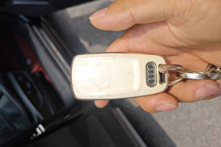 Used Audi Q5L 2022 40T Fashionable and Dynamic Model Vehicle Key