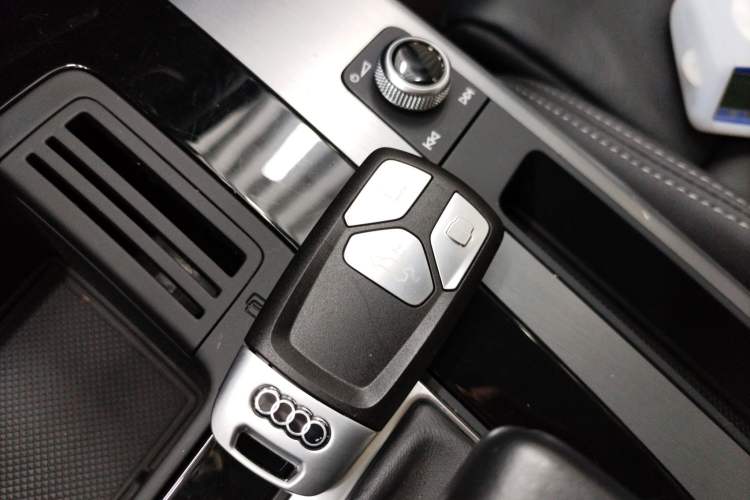 Used Audi Q5L 2022 40T Fashionable and Dynamic Model Vehicle Key