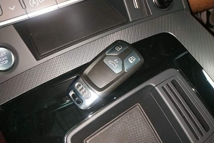 Used Audi Q5L 2022 Updated 45T Luxury Dynamic Version Vehicle Key