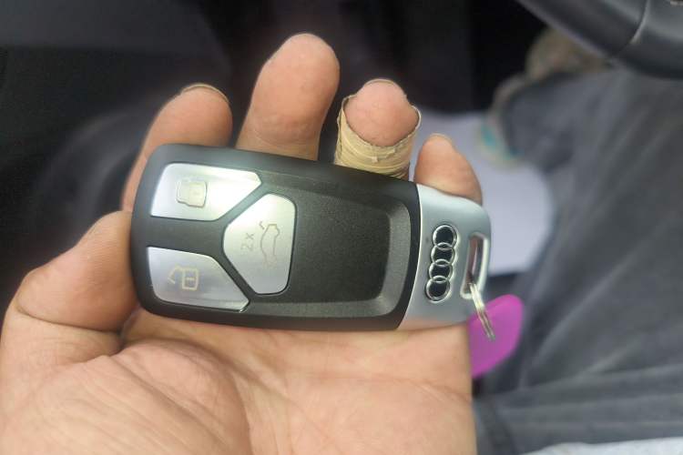 Used Audi Q5L 2022 40T Luxury Dynamic Model Vehicle Key