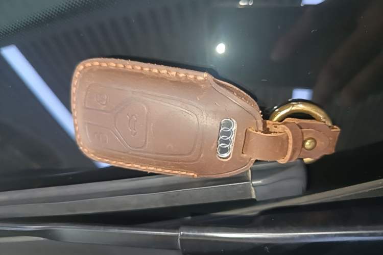 Used Audi Q5L 2022 45T Luxury Elegant Model Vehicle Key