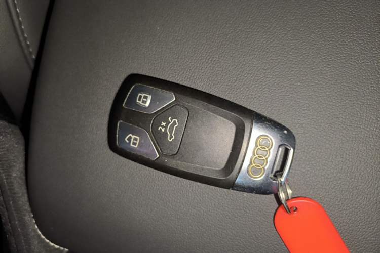 Used Audi Q5L 2022 40T Luxury Dynamic Model Vehicle Key
