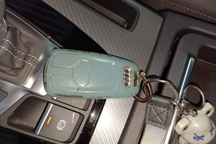 Used Audi Q5L 2022 40T Fashionable and Dynamic Model Vehicle Key