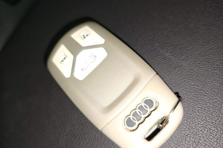 Used Audi Q5L 2022 40T Luxury Dynamic Model Vehicle Key