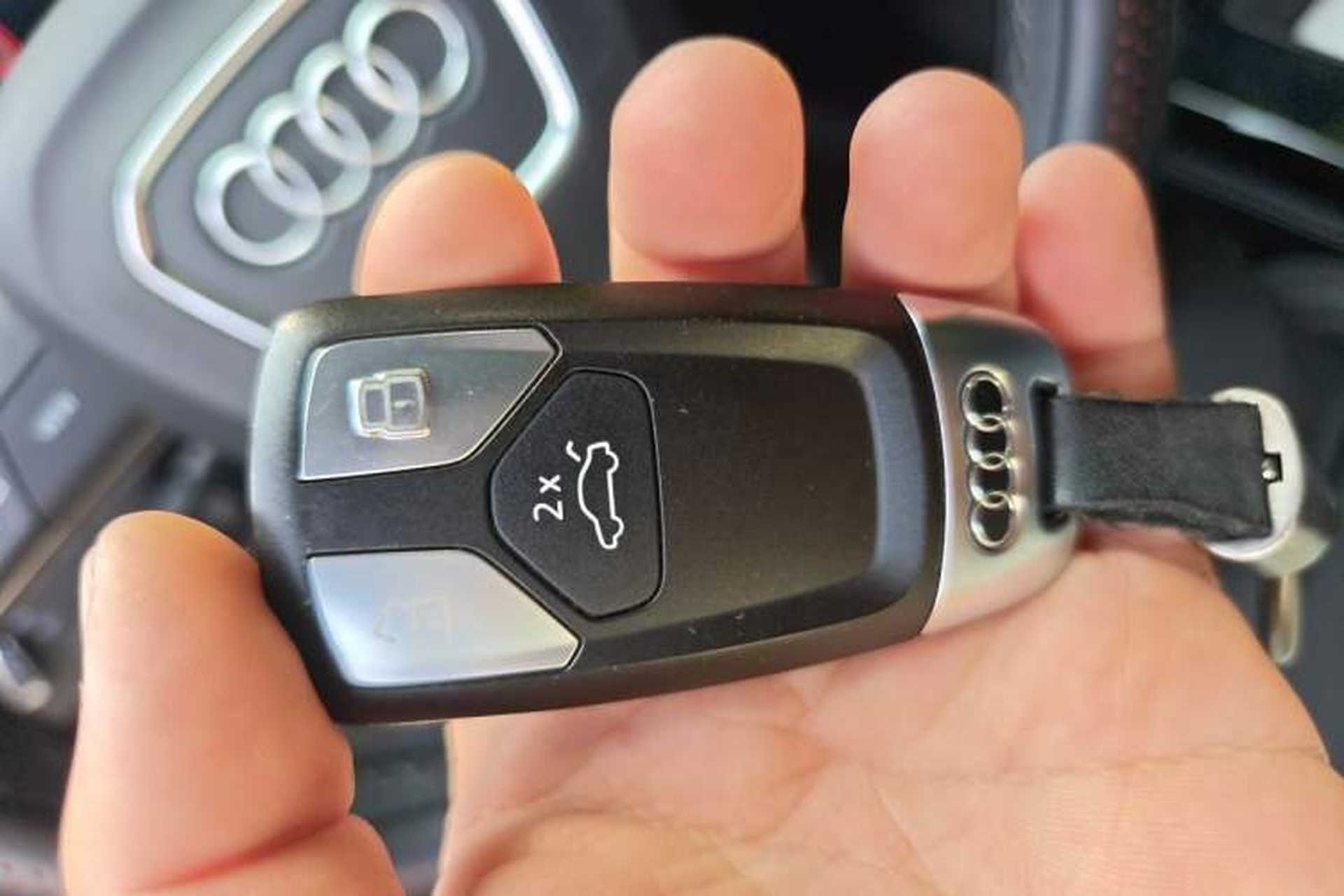Used Audi Q5L 2022 Updated 40T Luxury Dynamic Edition Vehicle Key