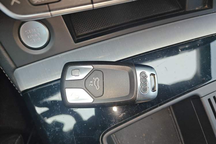Used Audi Q5L 2022 40T Fashionable and Dynamic Model Vehicle Key