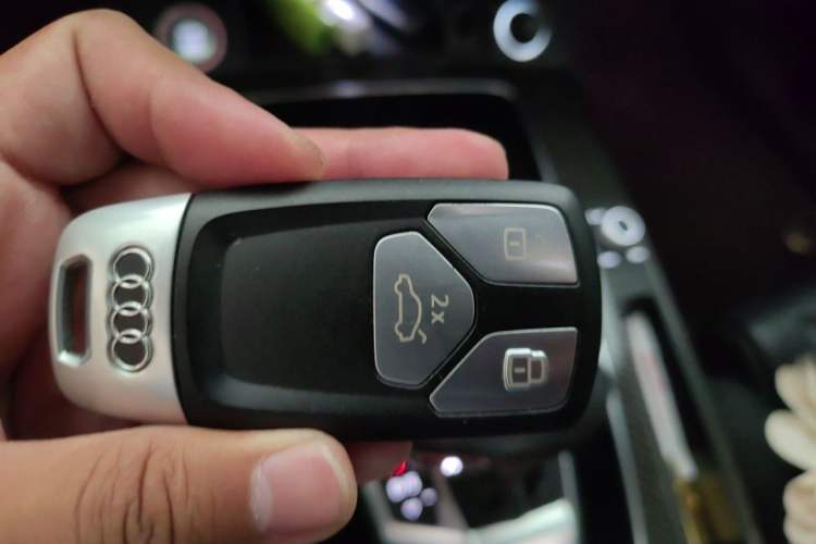 Used Audi Q5L 2022 40T Fashionable and Dynamic Model Vehicle Key