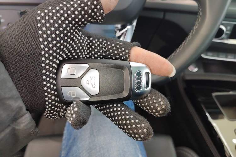Used Audi Q5L 2022 Updated 40T Luxury Dynamic Edition Vehicle Key