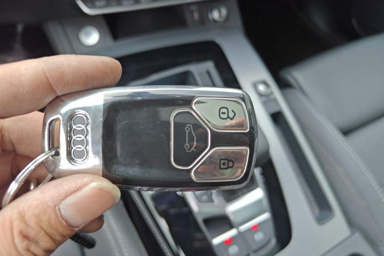 Used Audi Q5L 2022 40T Fashionable and Dynamic Model Vehicle Key
