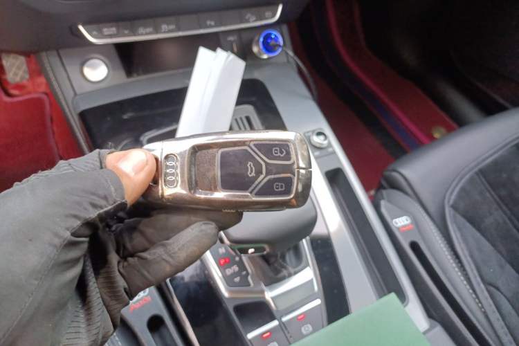 Used Audi Q5L 2022 40T Fashionable and Dynamic Model Vehicle Key